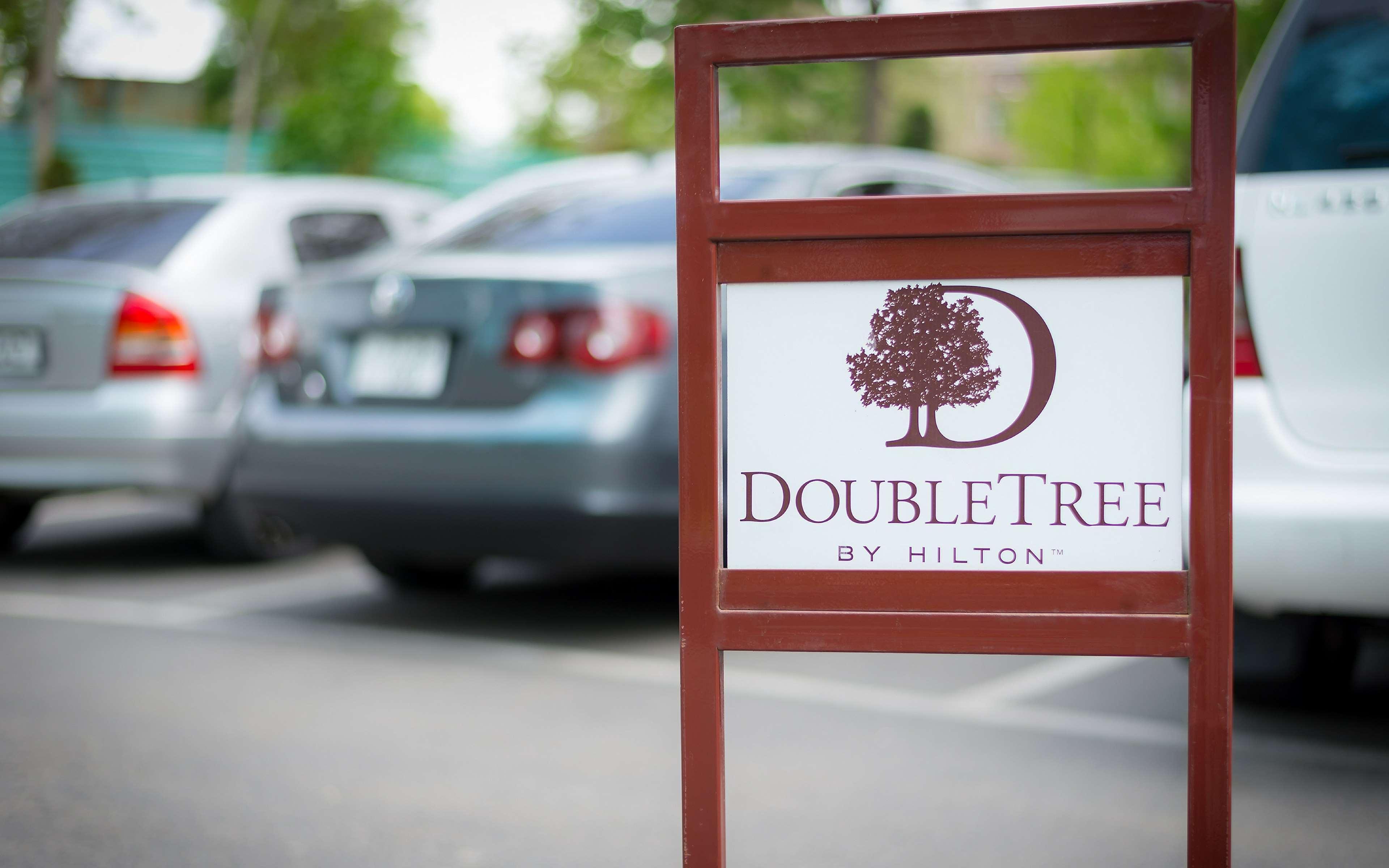 Doubletree By Hilton Yerevan City Centre Exterior photo