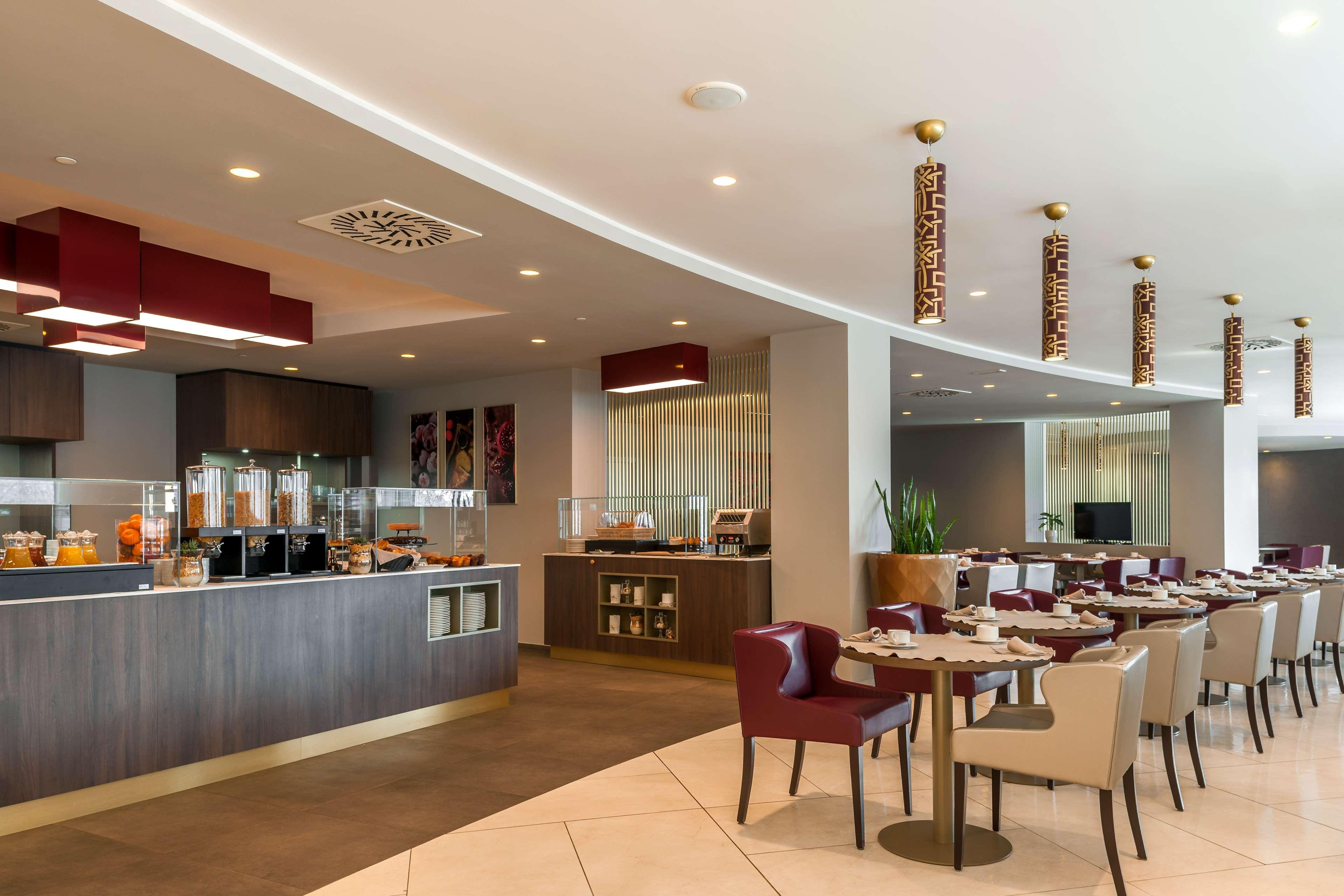 Doubletree By Hilton Yerevan City Centre Exterior photo