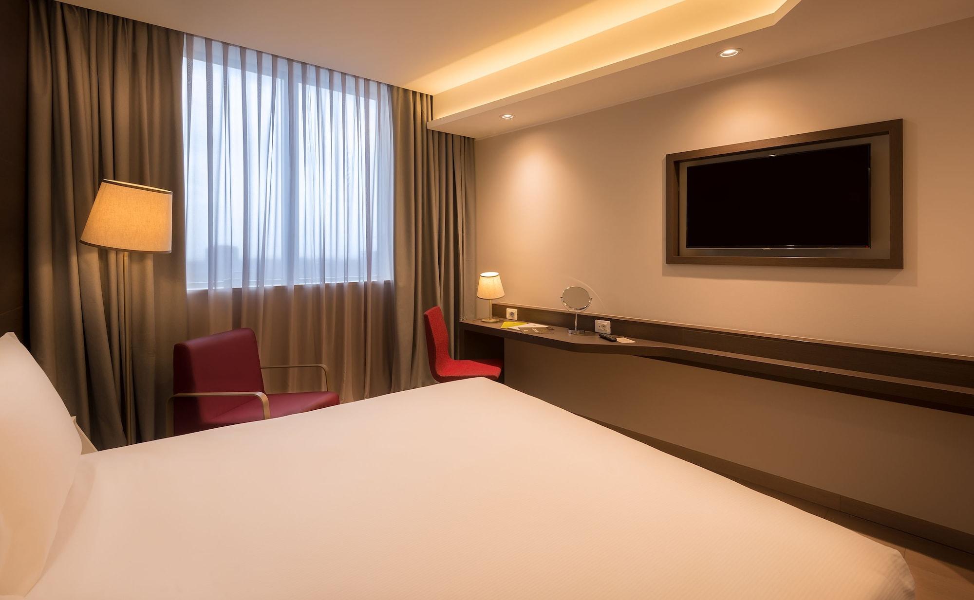 Doubletree By Hilton Yerevan City Centre Exterior photo