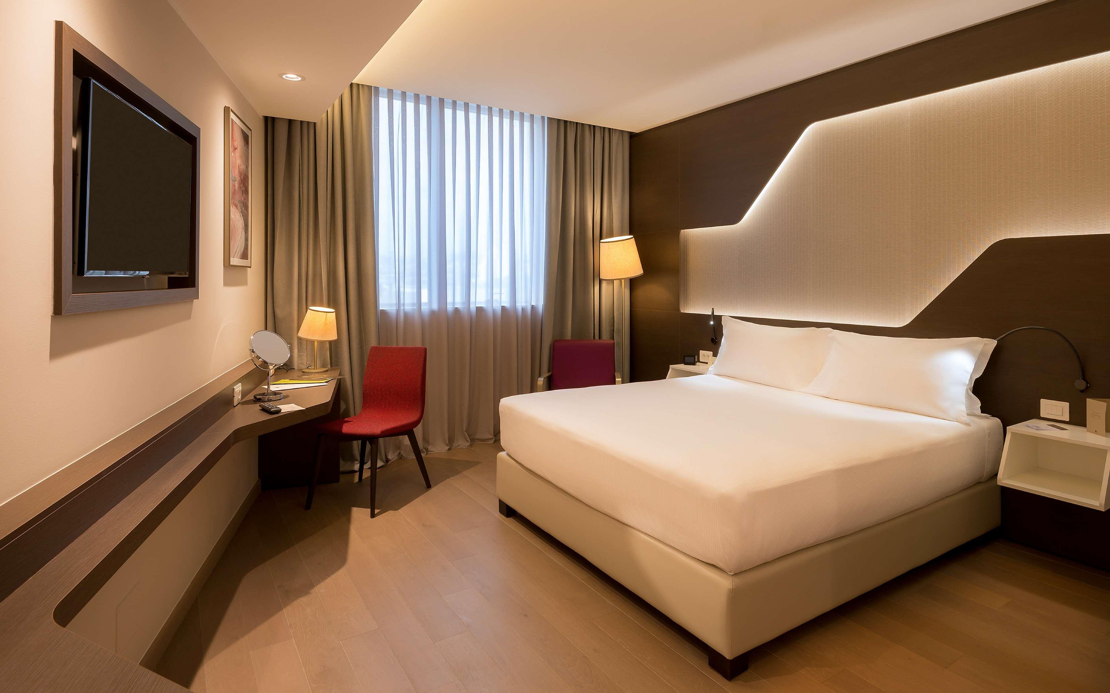 Doubletree By Hilton Yerevan City Centre Exterior photo