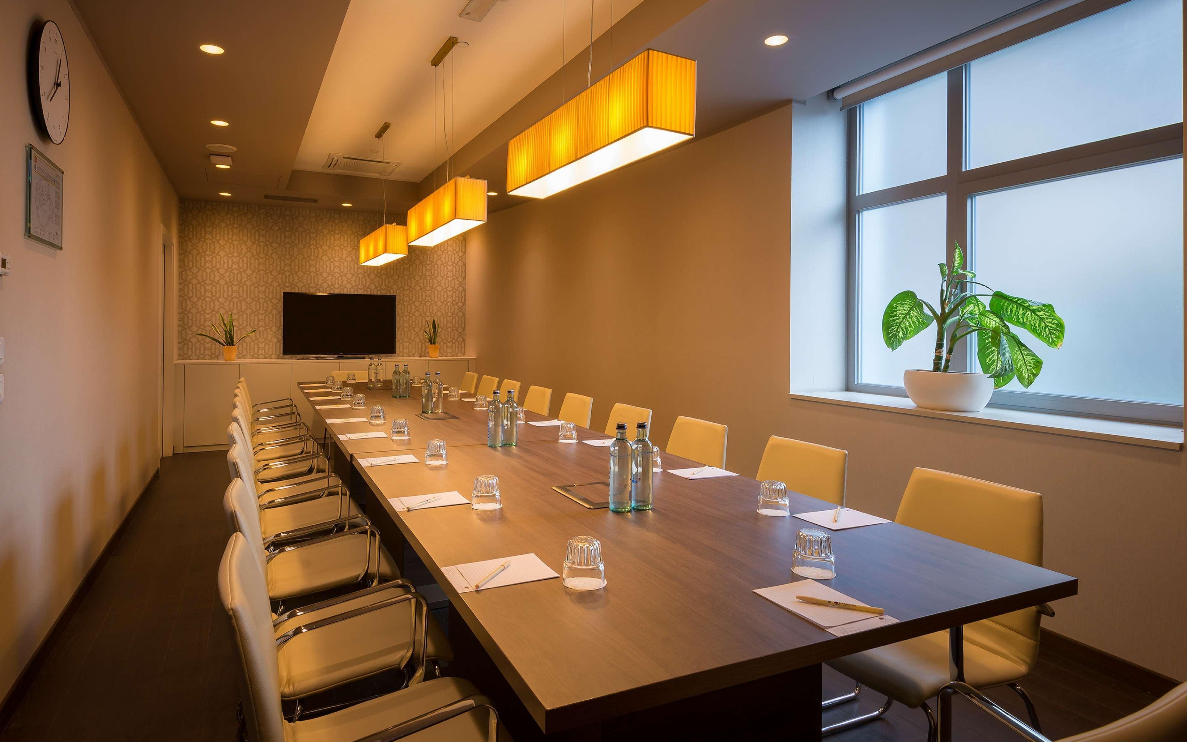 Doubletree By Hilton Yerevan City Centre Exterior photo
