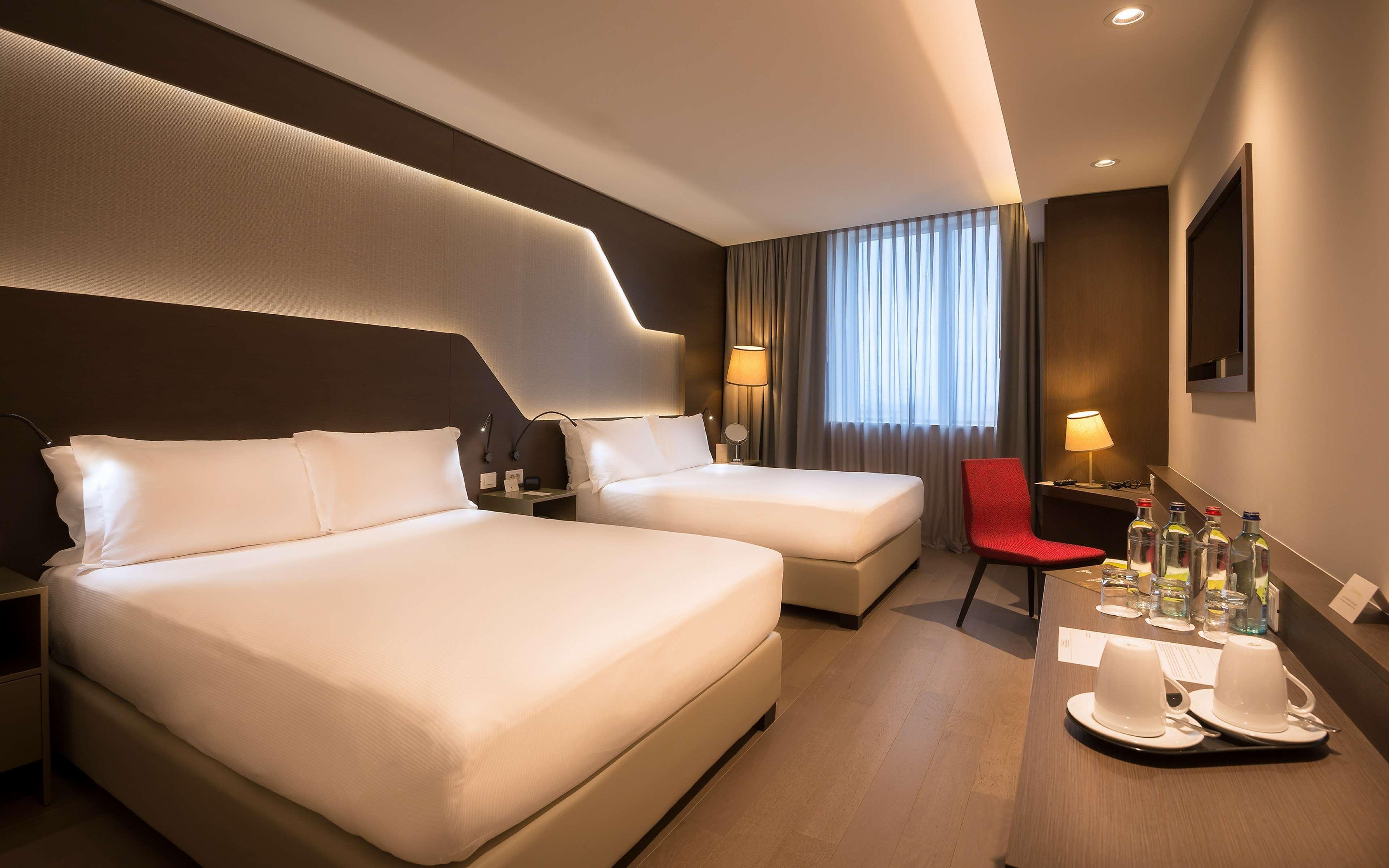 Doubletree By Hilton Yerevan City Centre Exterior photo