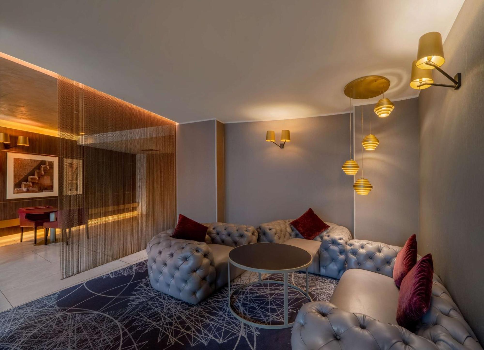 Doubletree By Hilton Yerevan City Centre Exterior photo