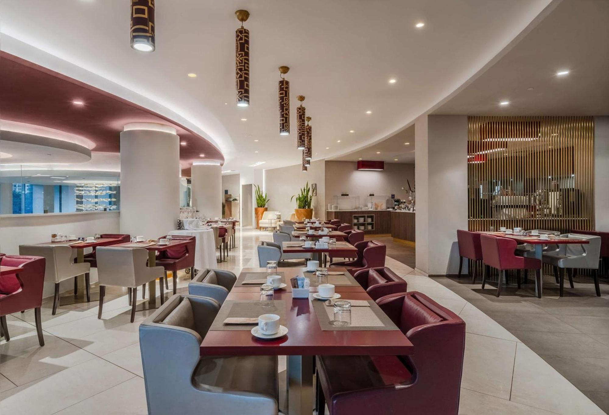 Doubletree By Hilton Yerevan City Centre Exterior photo