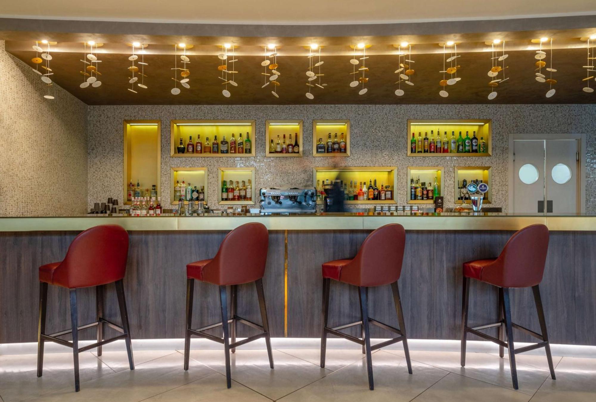Doubletree By Hilton Yerevan City Centre Exterior photo