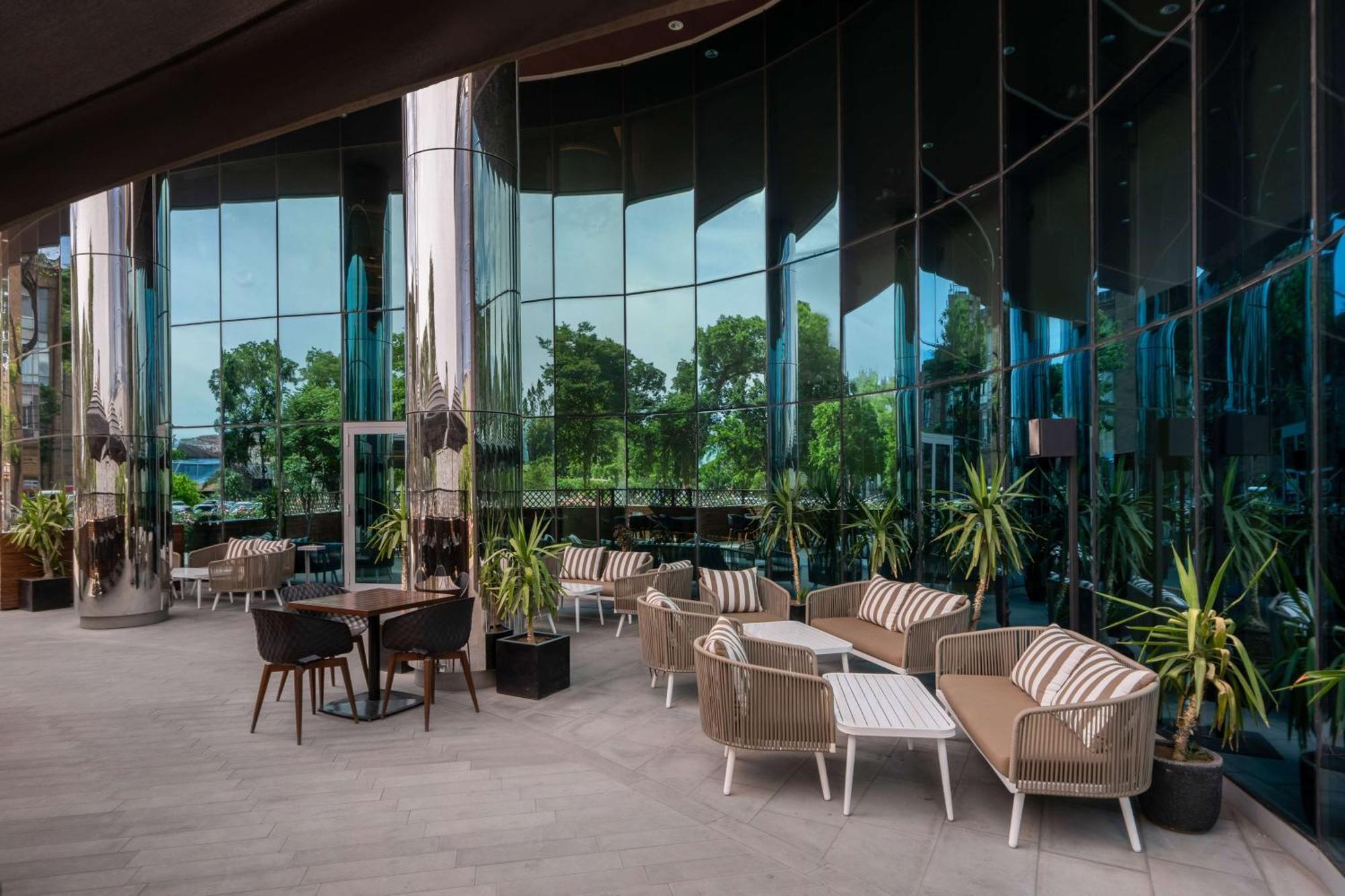 Doubletree By Hilton Yerevan City Centre Exterior photo