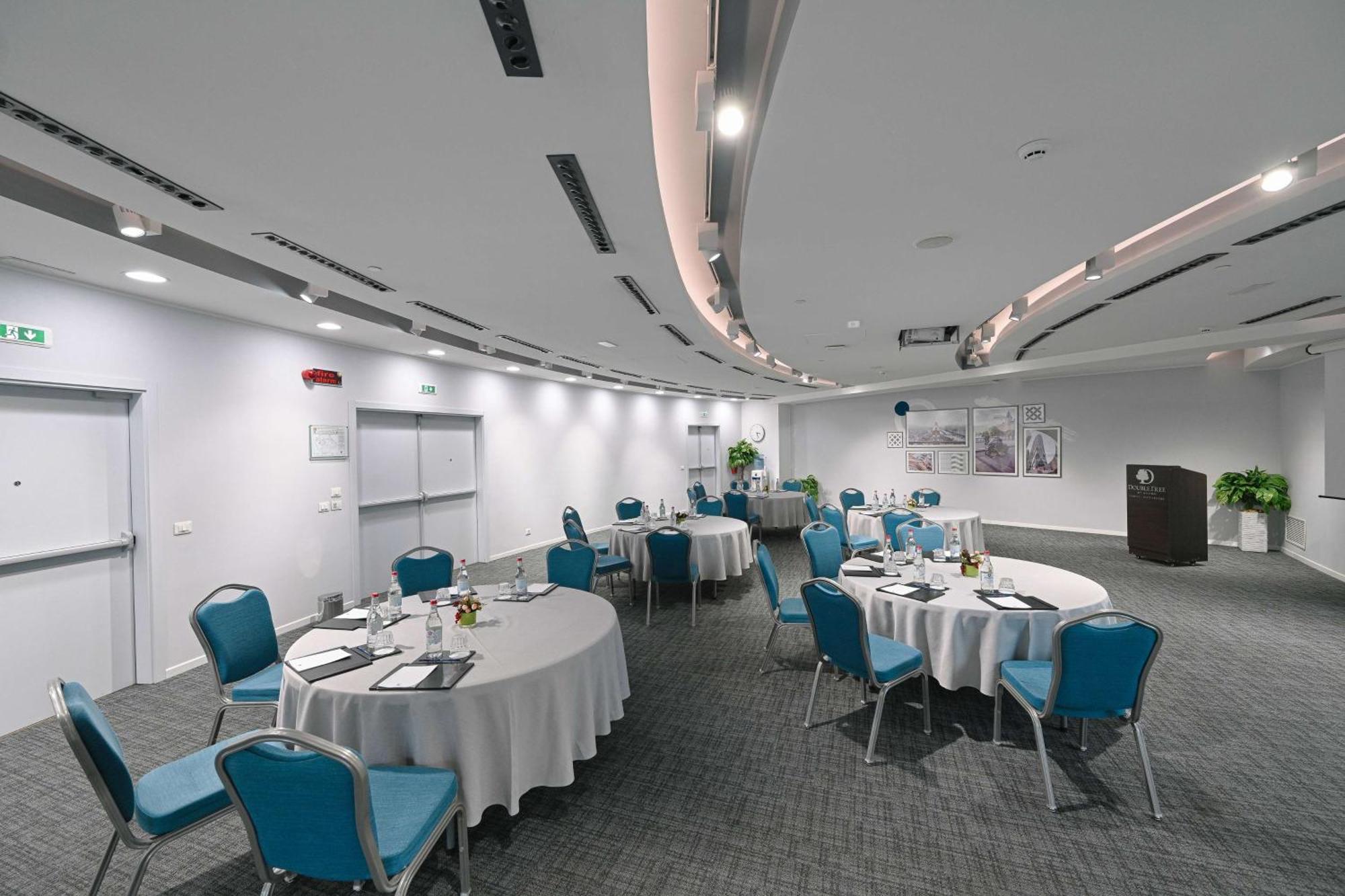 Doubletree By Hilton Yerevan City Centre Exterior photo