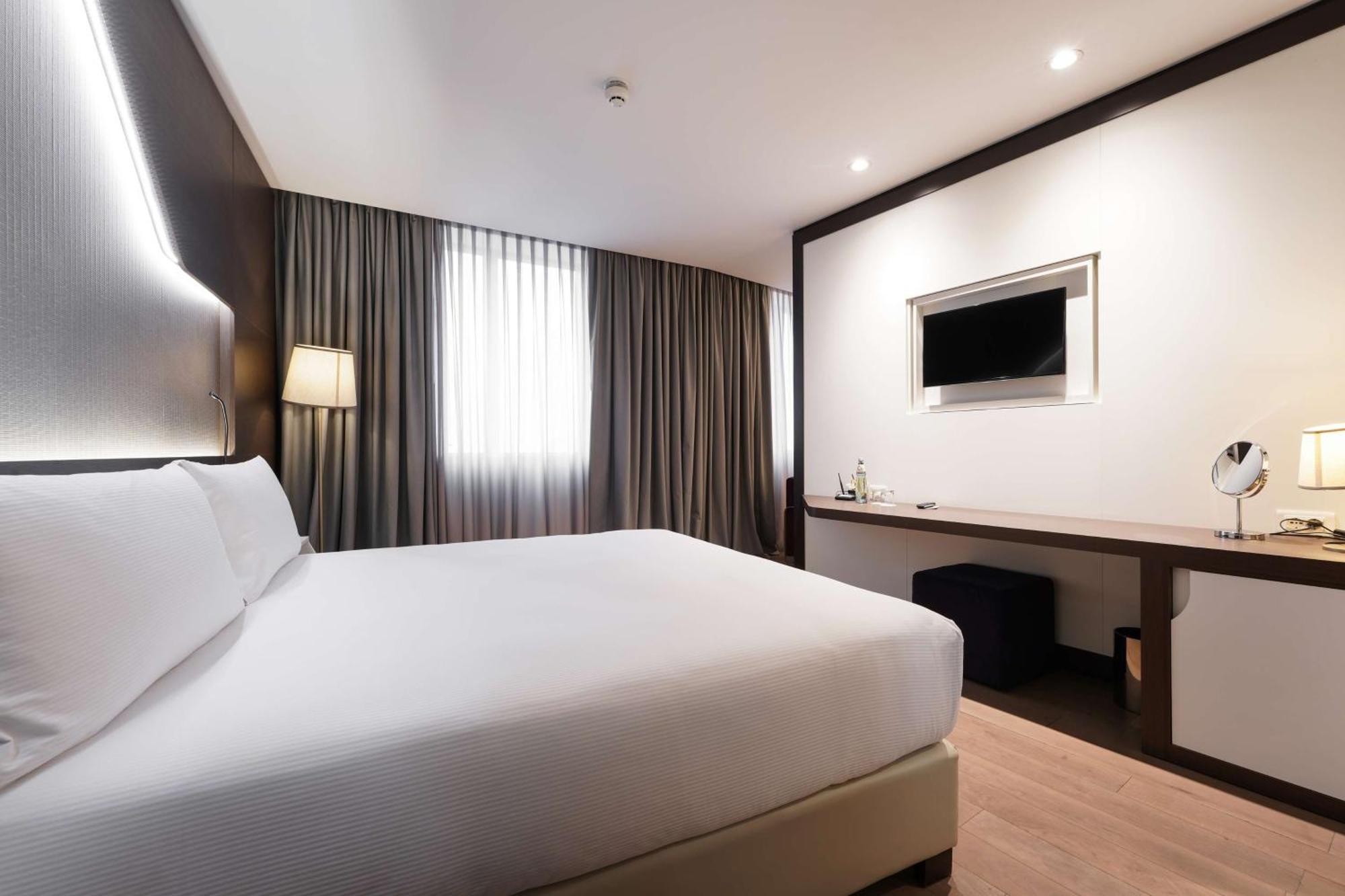 Doubletree By Hilton Yerevan City Centre Exterior photo