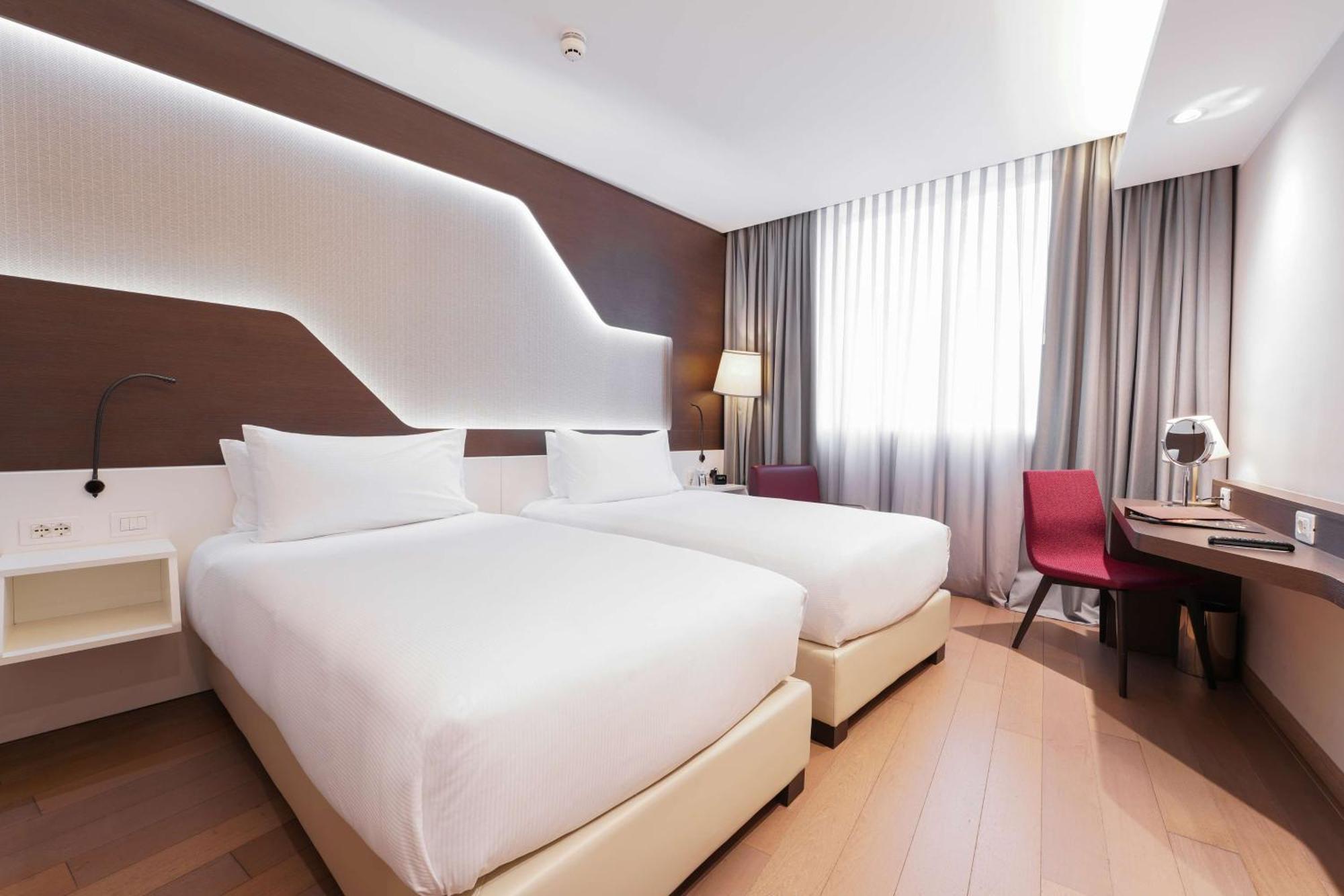 Doubletree By Hilton Yerevan City Centre Exterior photo