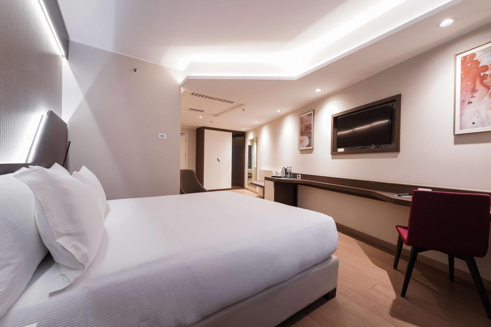 Doubletree By Hilton Yerevan City Centre Exterior photo