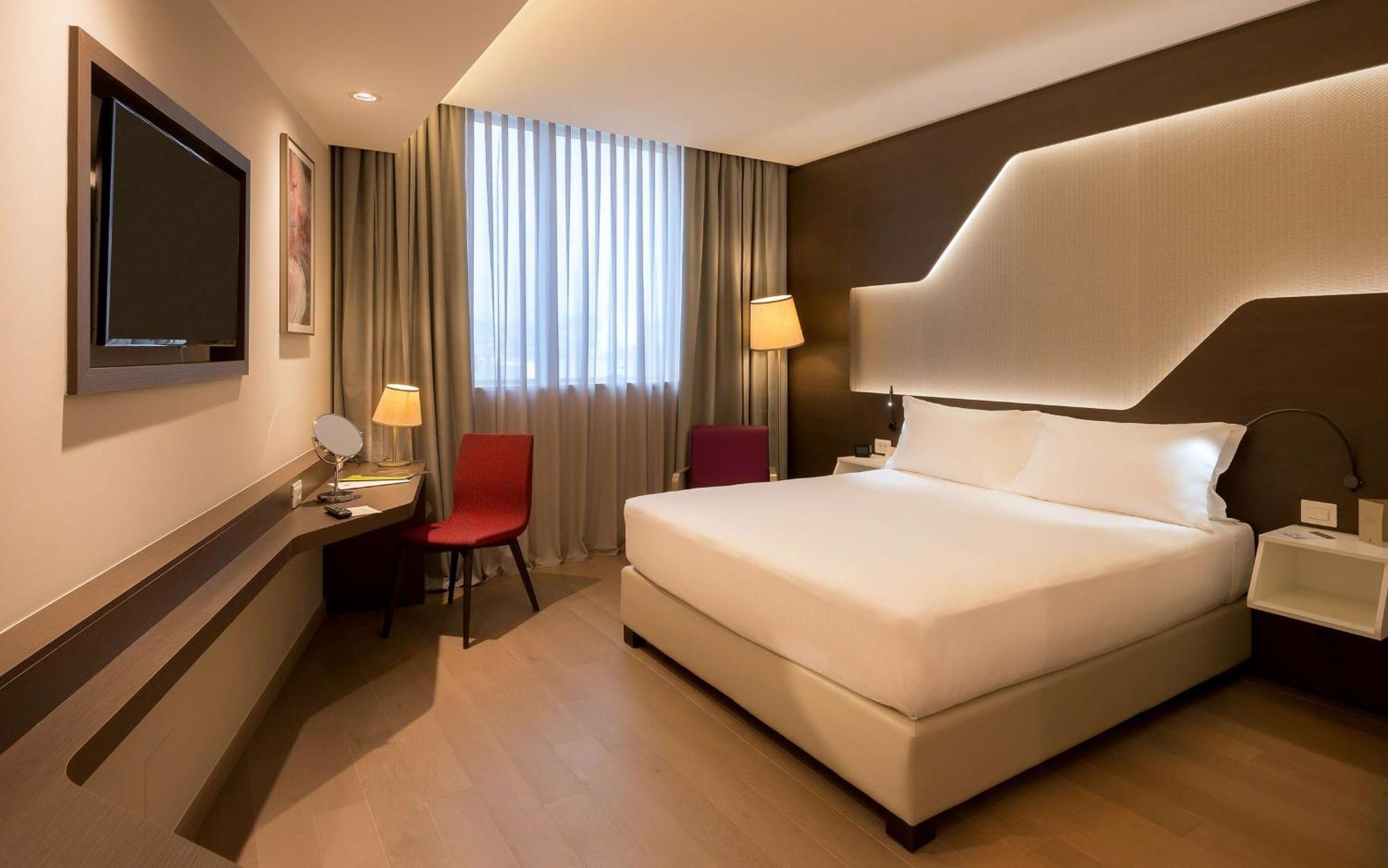 Doubletree By Hilton Yerevan City Centre Exterior photo