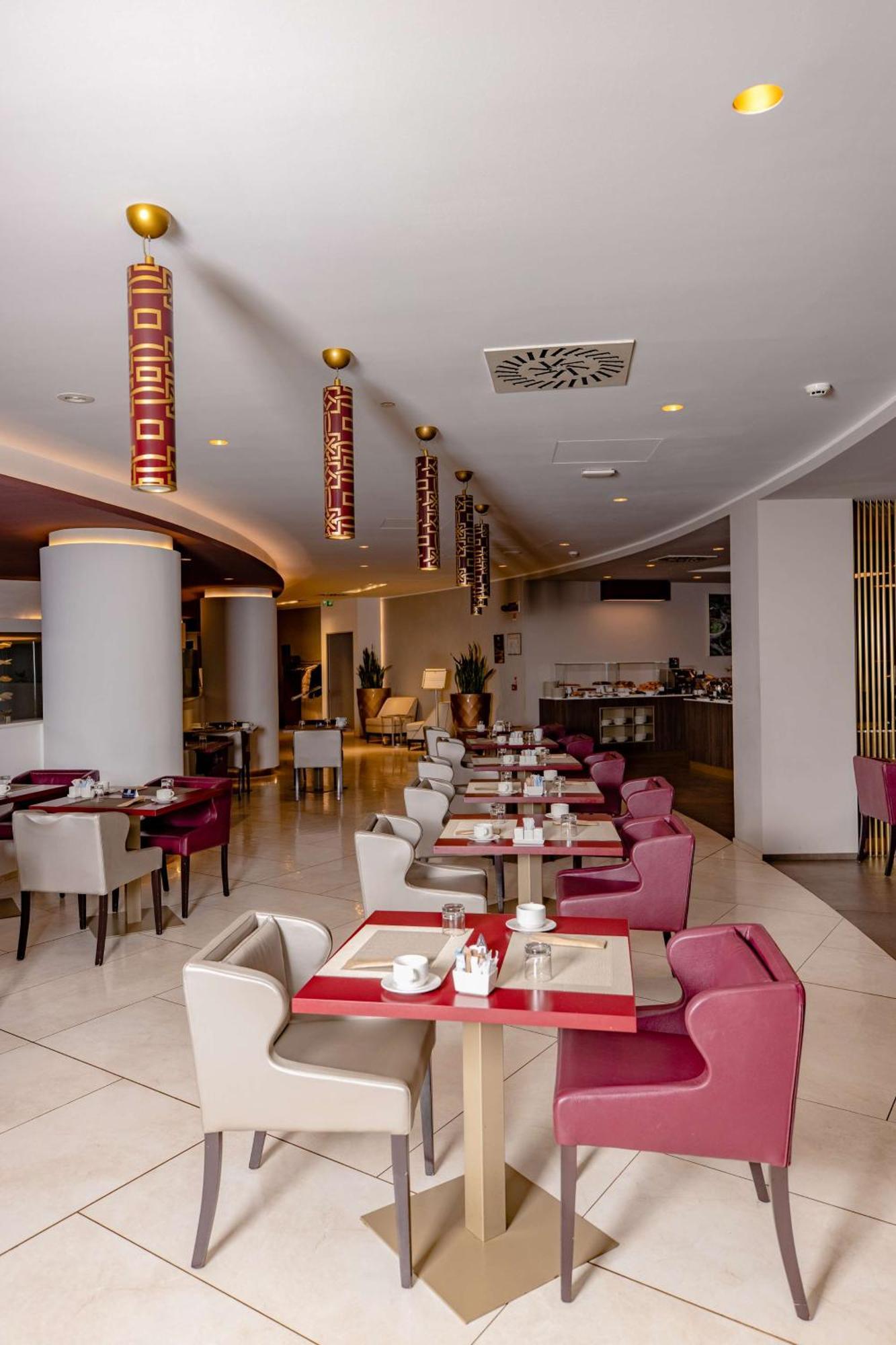 Doubletree By Hilton Yerevan City Centre Exterior photo